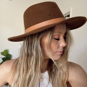Target felt hat, NWT